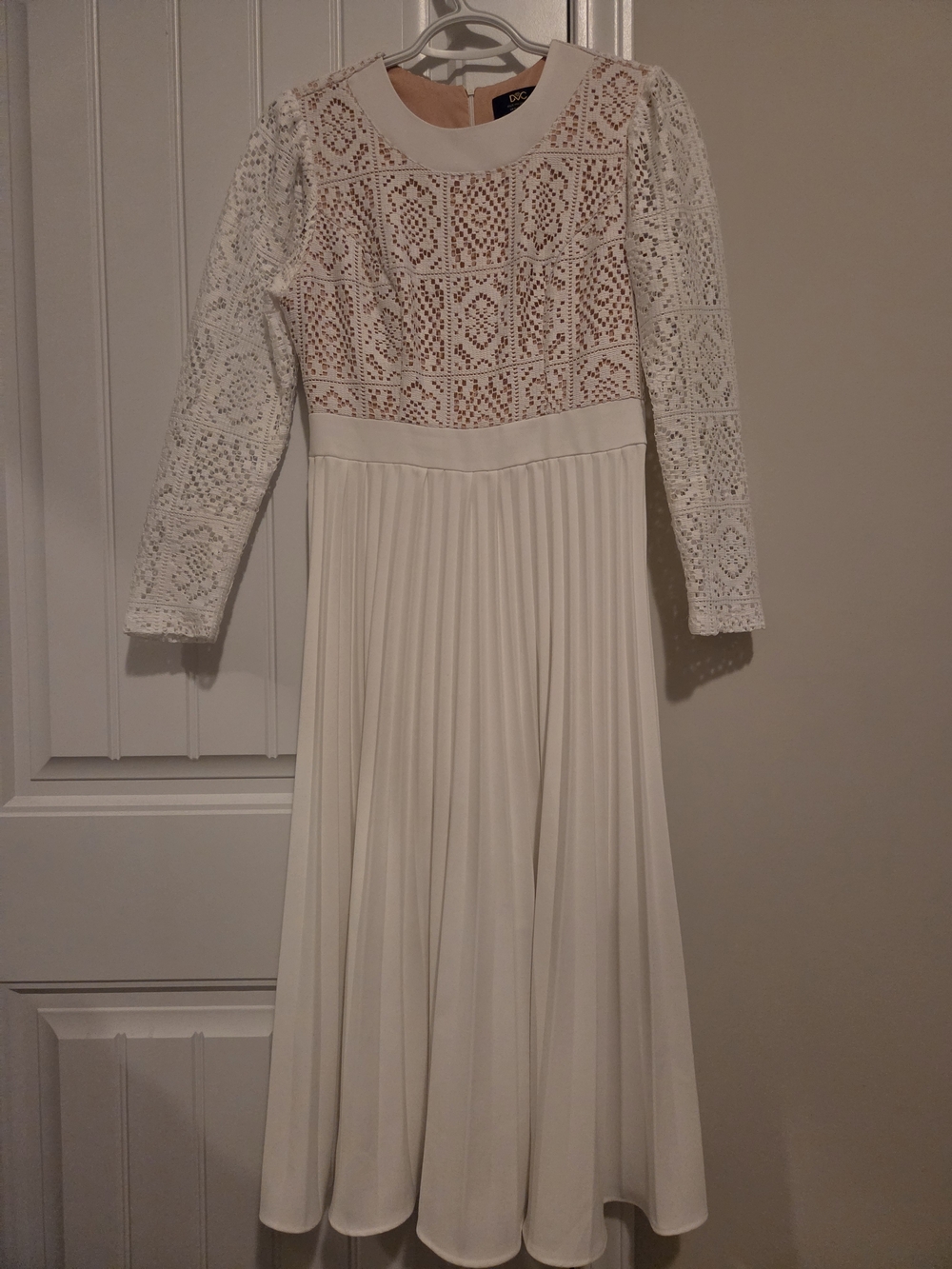 Women's White Long-Sleeve Lace Bodice Pleated Midi Dress